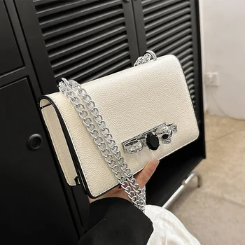 2023 Марка Дамска чанта за рамо Верига Messenger чанта Модни момичета Дизайнерска чанта Вечерна чанта за съединител Проста малка квадратна чанта