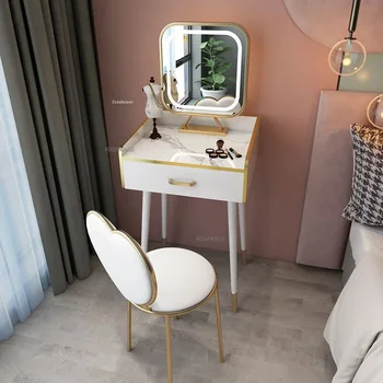 Модерна дървена тоалетка за крем стил Светло луксозно мини суета бюро с огледални мебели за спалня Скринове за малки апартаменти