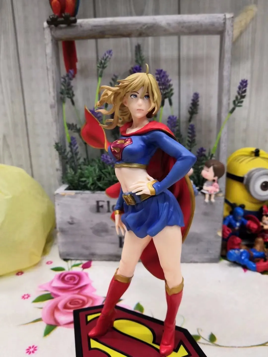 Статуята на Bishoujo връща фигурата на Supergirl колекционерска играчка
