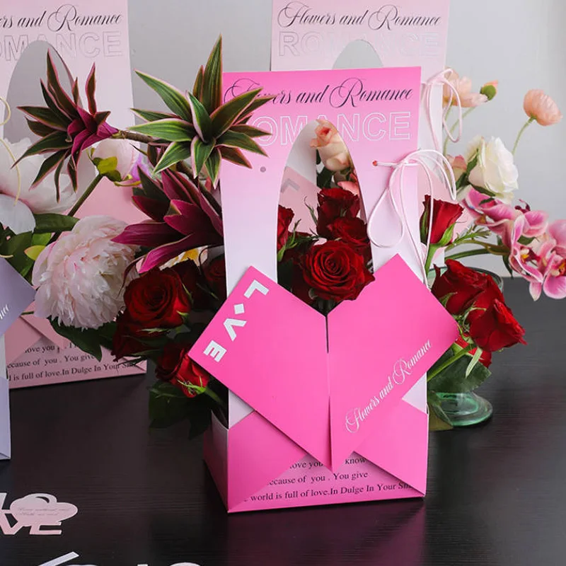 2Pcs преносими кутии за цветя за сърце Опаковъчна хартиена кутия Букет опаковъчна кутия Подарък чанта за цветя Сватба Ден на Свети Валентин декорация
