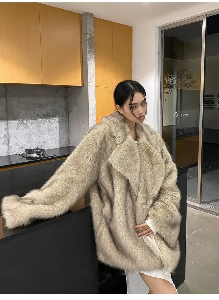 Нова дамска имитация на лисица кожа палто в дълъг темперамент мода лек луксозен и елегантен ниша дизайн Янгчи плюшено палто